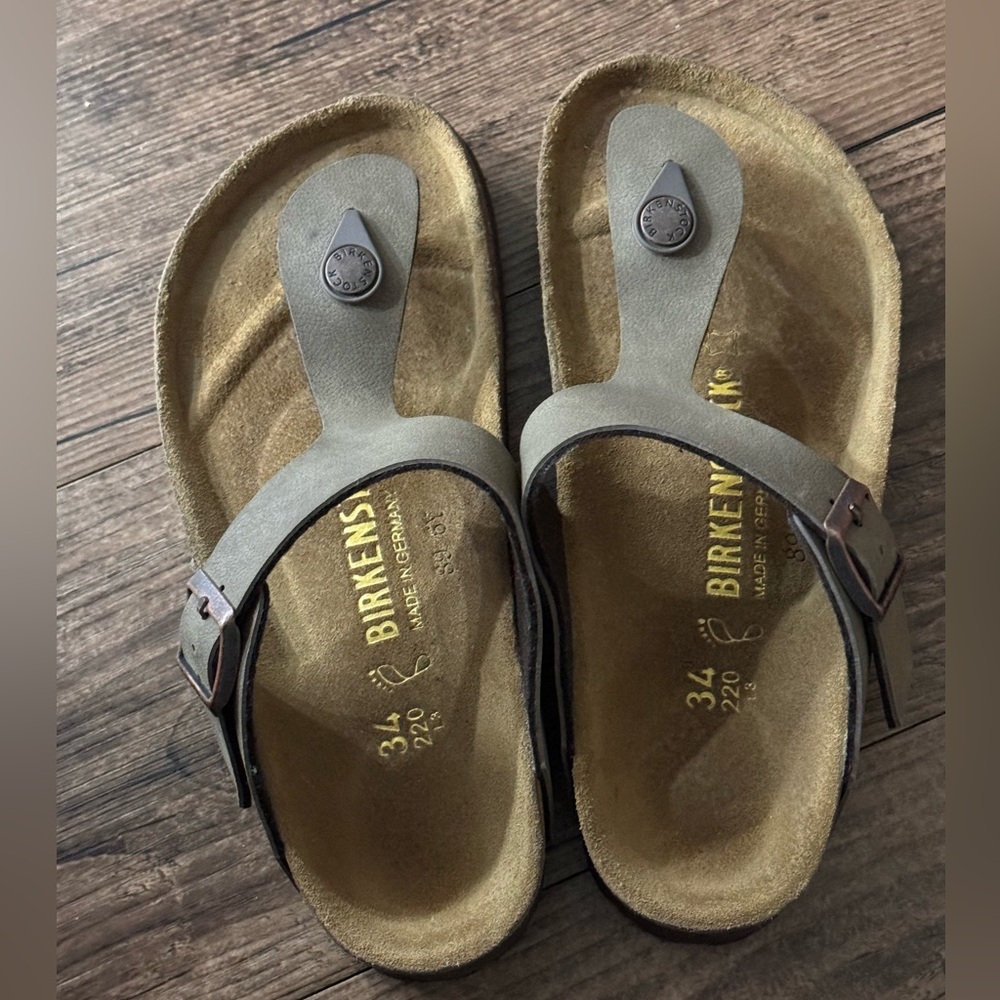 Birkenstock Gizeh Kids Sandals Size 34 Birkenstock Kids Size 3.5-4